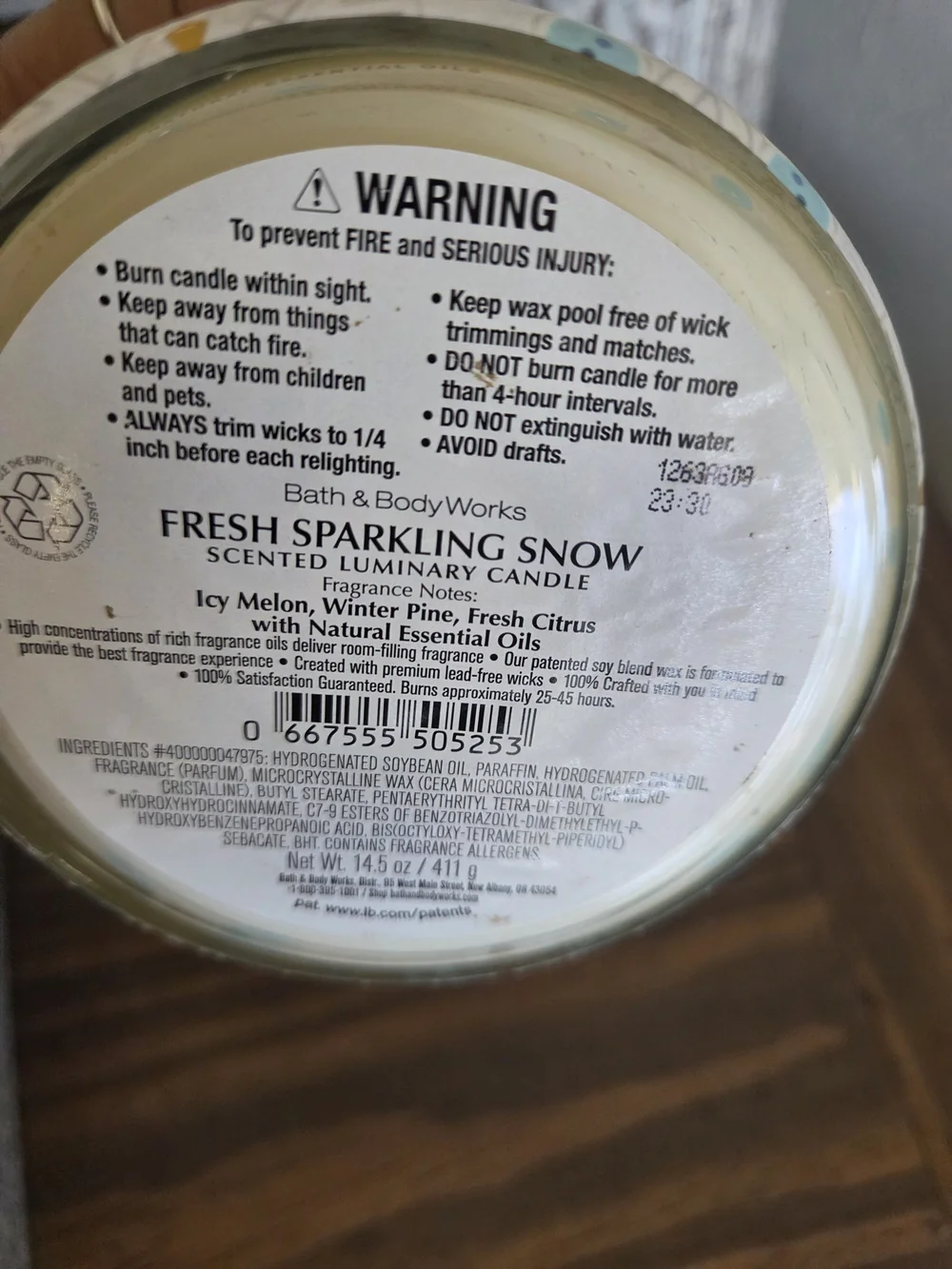 Fresh Sparkling Snow Scented Candle - White & Light Blue - Bath & Body Works